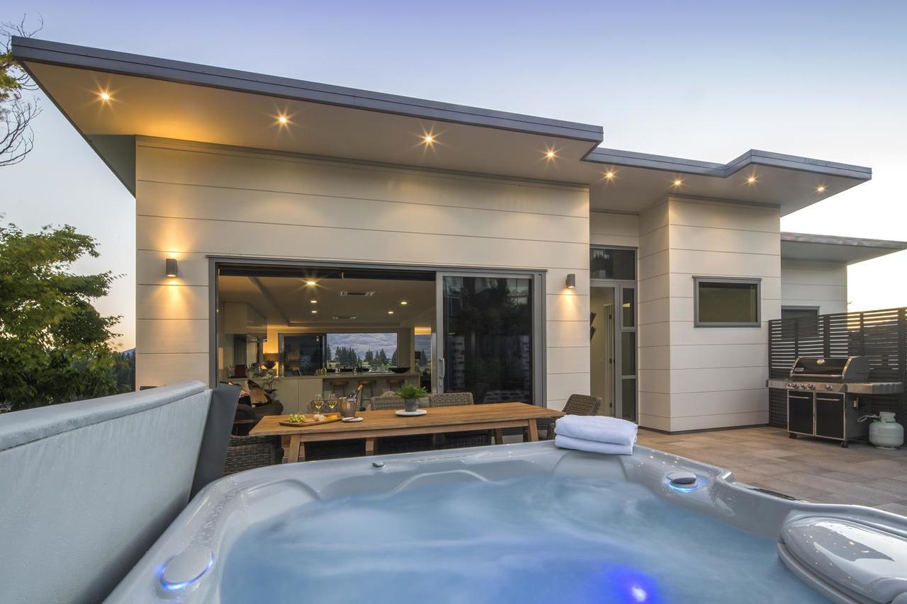 Lakefront Luxury By Amazing Accom Queenstown Buitenkant foto