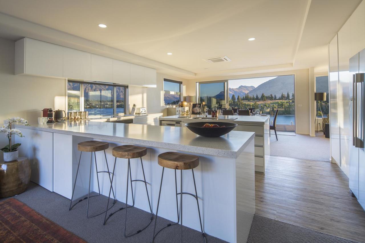 Lakefront Luxury By Amazing Accom Queenstown Buitenkant foto