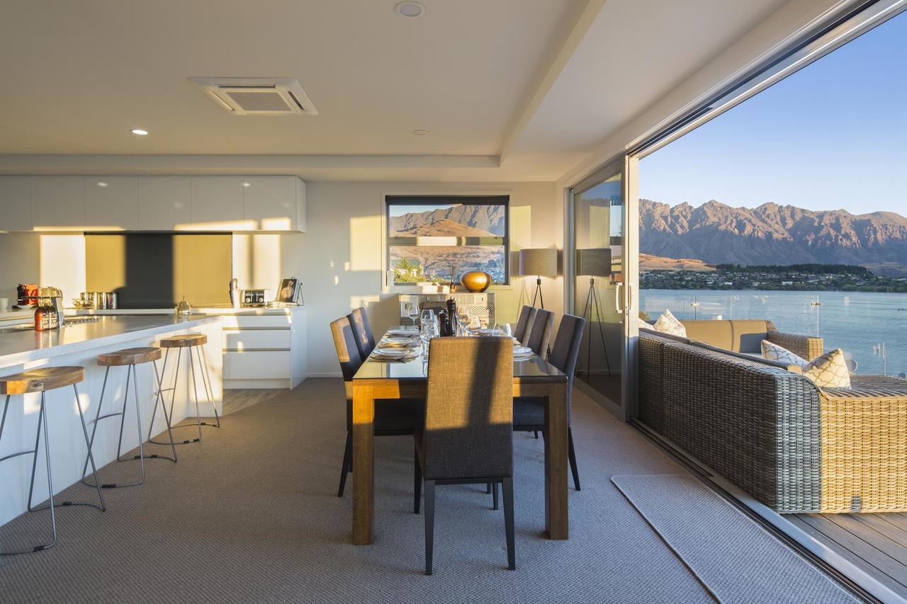 Lakefront Luxury By Amazing Accom Queenstown Buitenkant foto