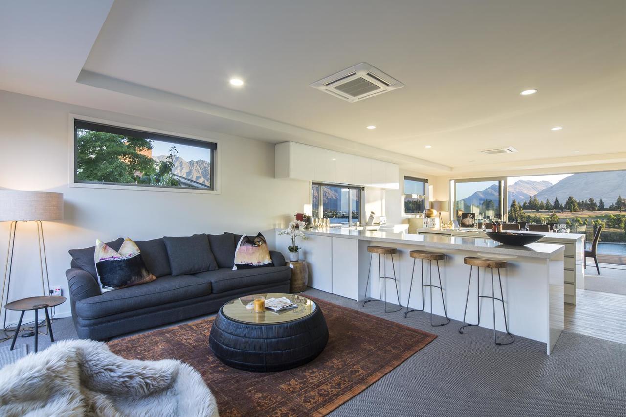Lakefront Luxury By Amazing Accom Queenstown Buitenkant foto