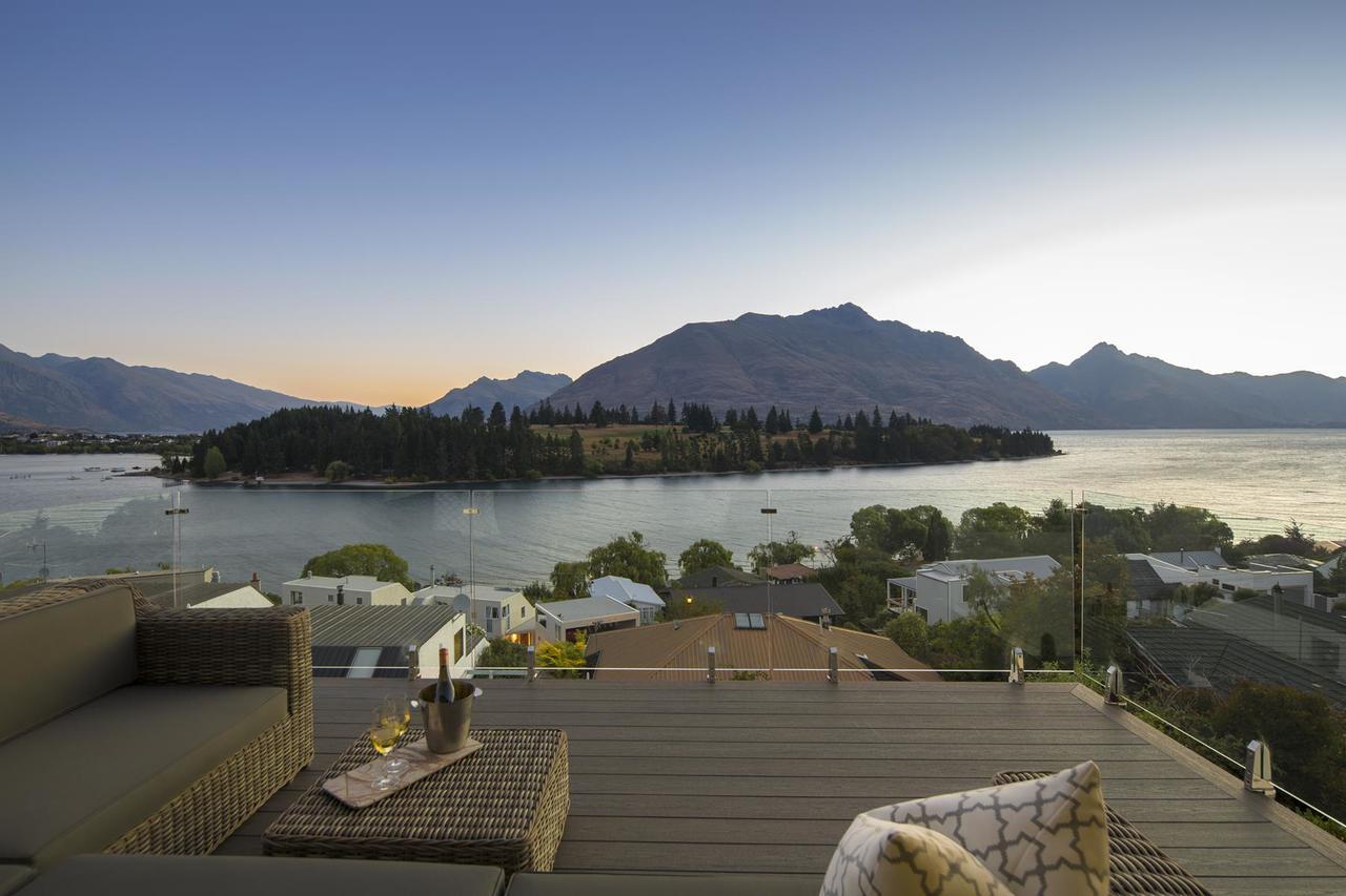 Lakefront Luxury By Amazing Accom Queenstown Buitenkant foto